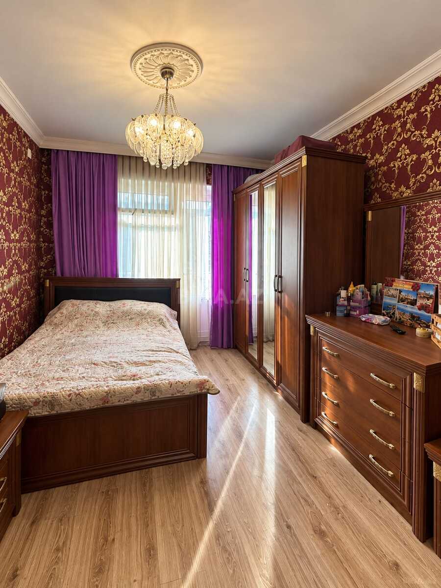 2 otaqlı Köhnə tikili, Elmlər Akademiyası m., Bakı