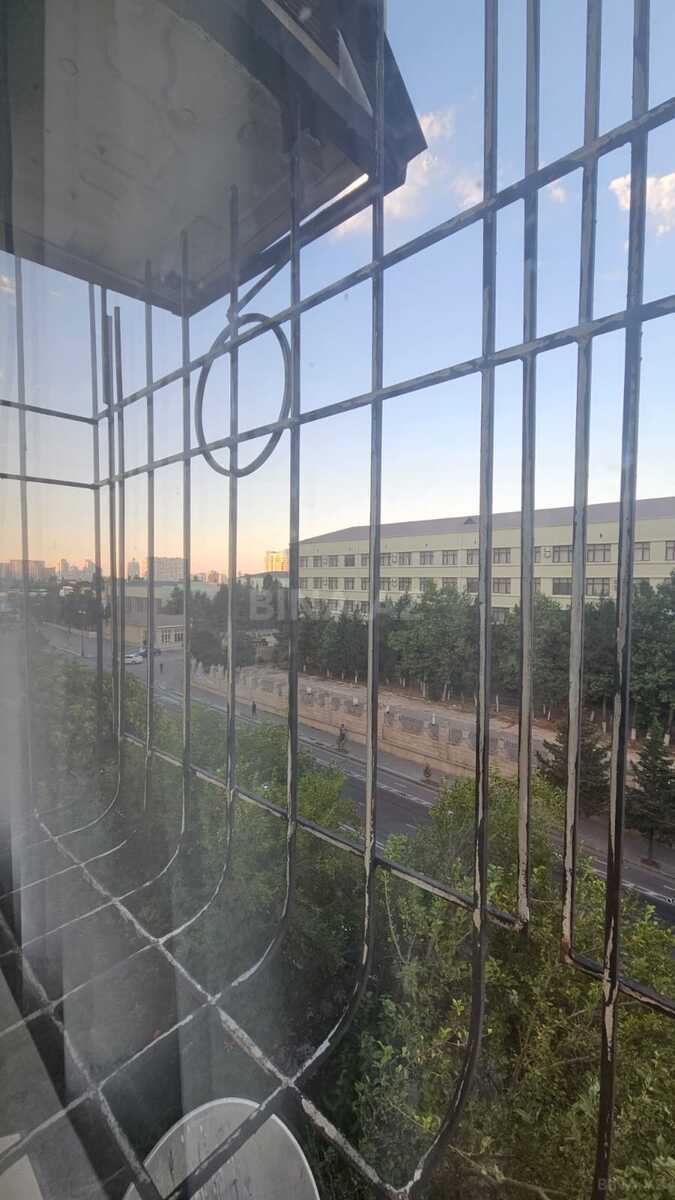 3 otaqlı Köhnə tikili, Elmlər Akademiyası m., Bakı
