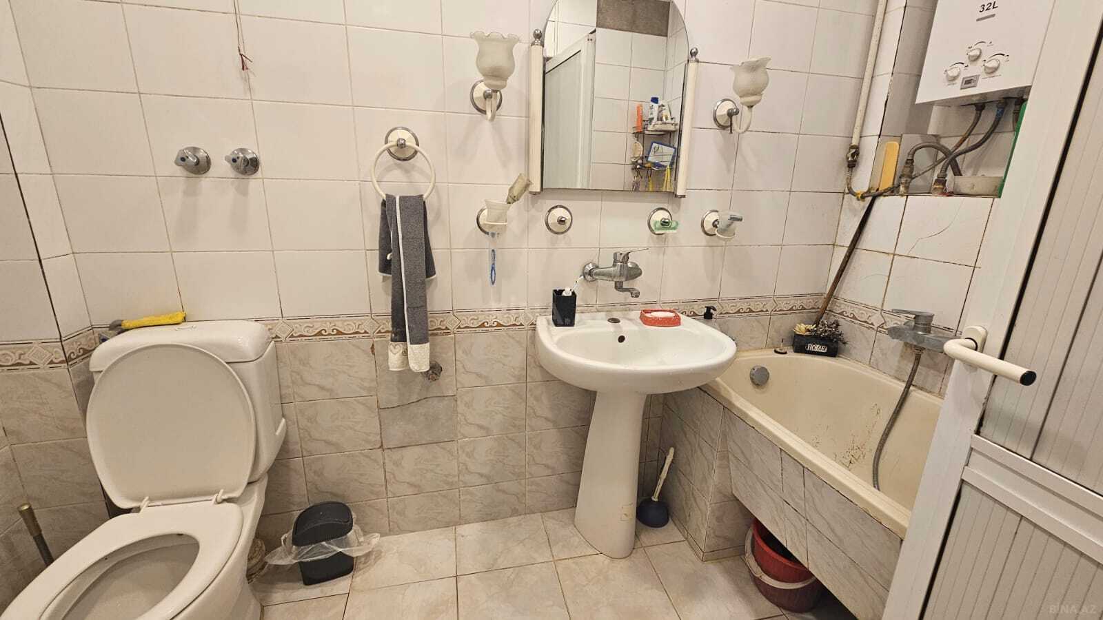 3 otaqlı Köhnə tikili, Elmlər Akademiyası m., Bakı
