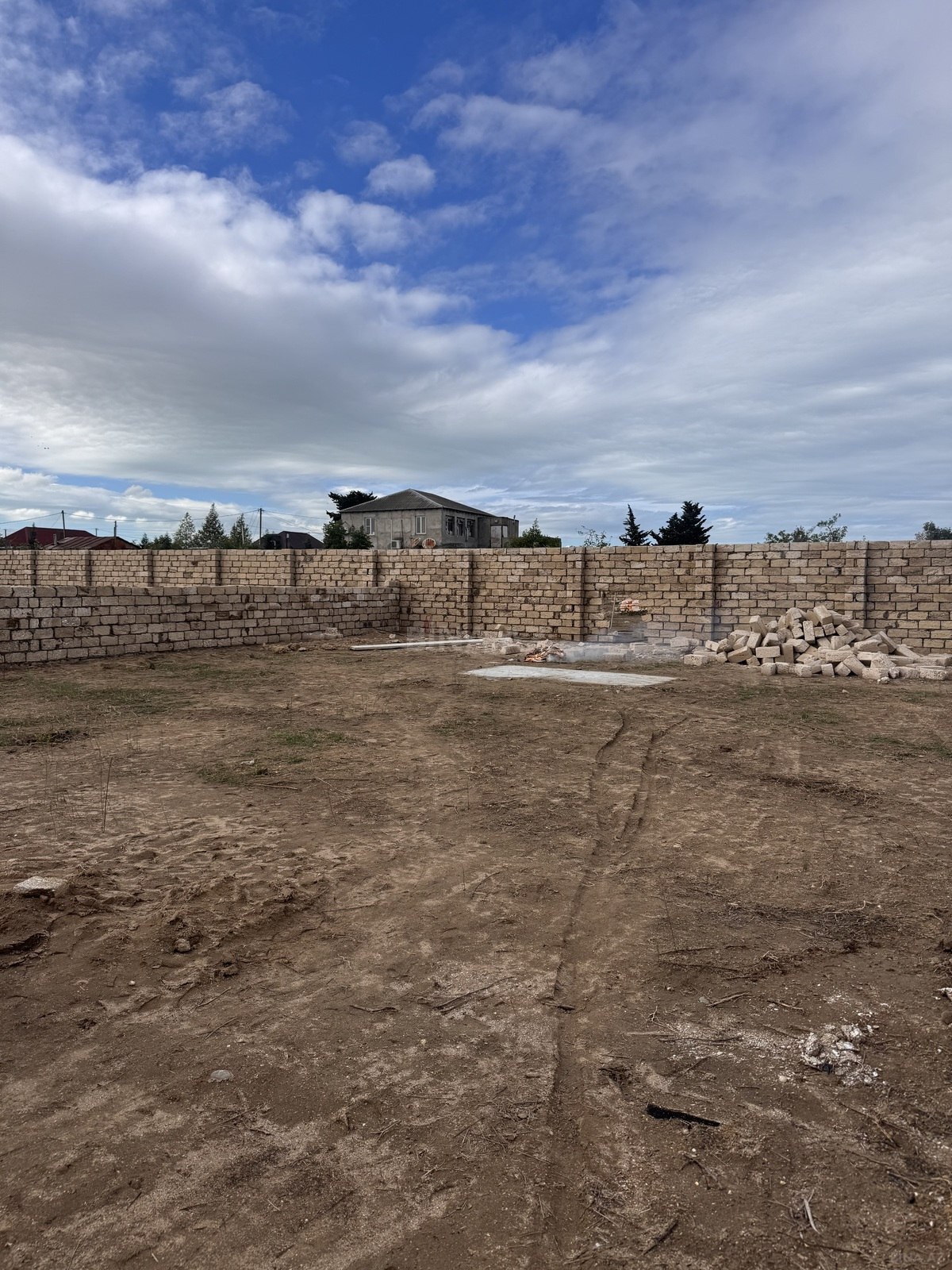 Torpaq Albalılıq q., Bakı