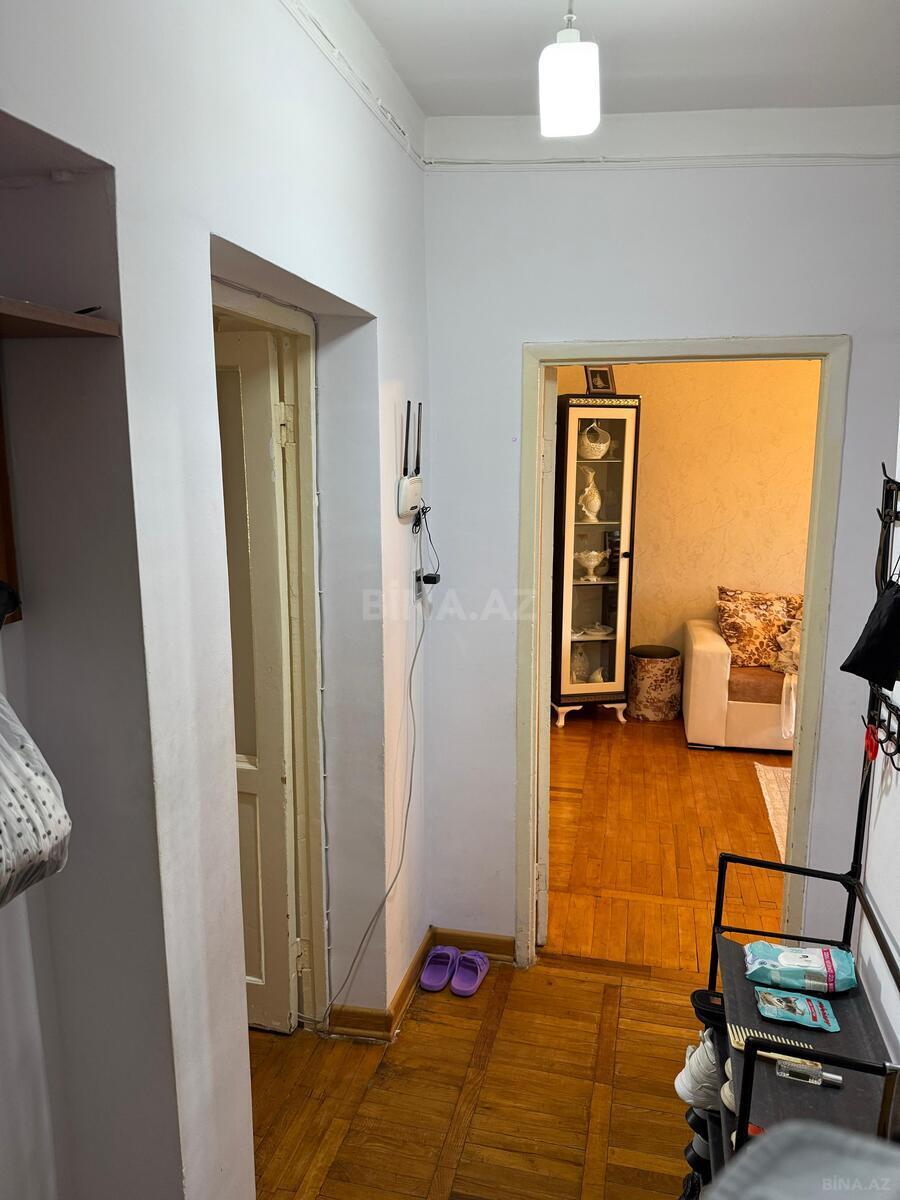 3 otaqlı Köhnə tikili, Neftçilər m., Bakı