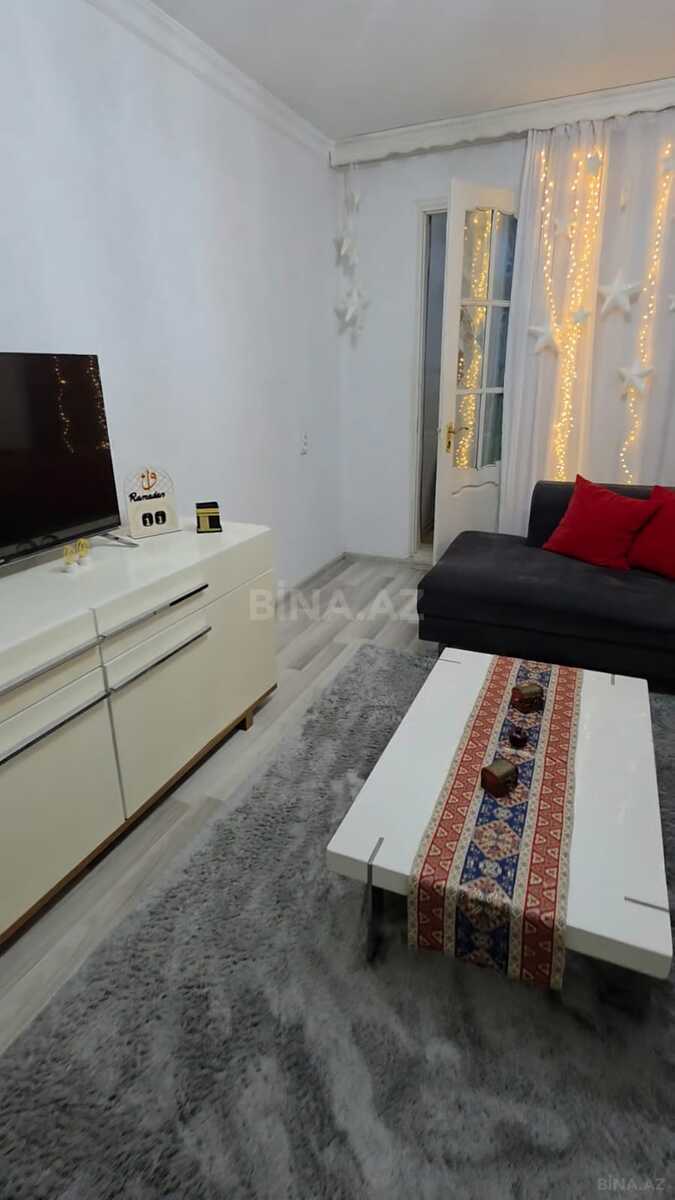 3 otaqlı Köhnə tikili, Xalqlar Dostluğu m., Bakı