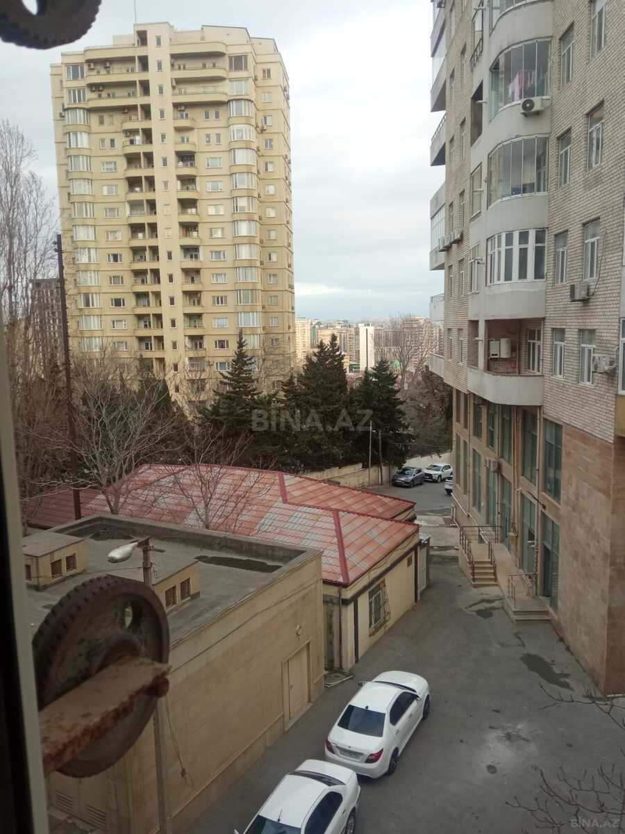 3 otaqlı Köhnə tikili, Elmlər Akademiyası m., Bakı