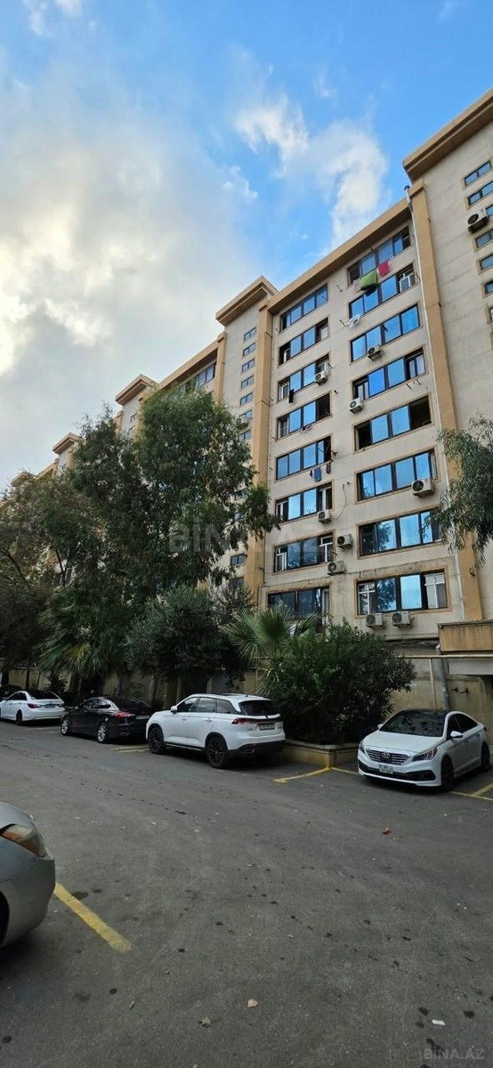 4 otaqlı Köhnə tikili, Bakıxanov q., Bakı