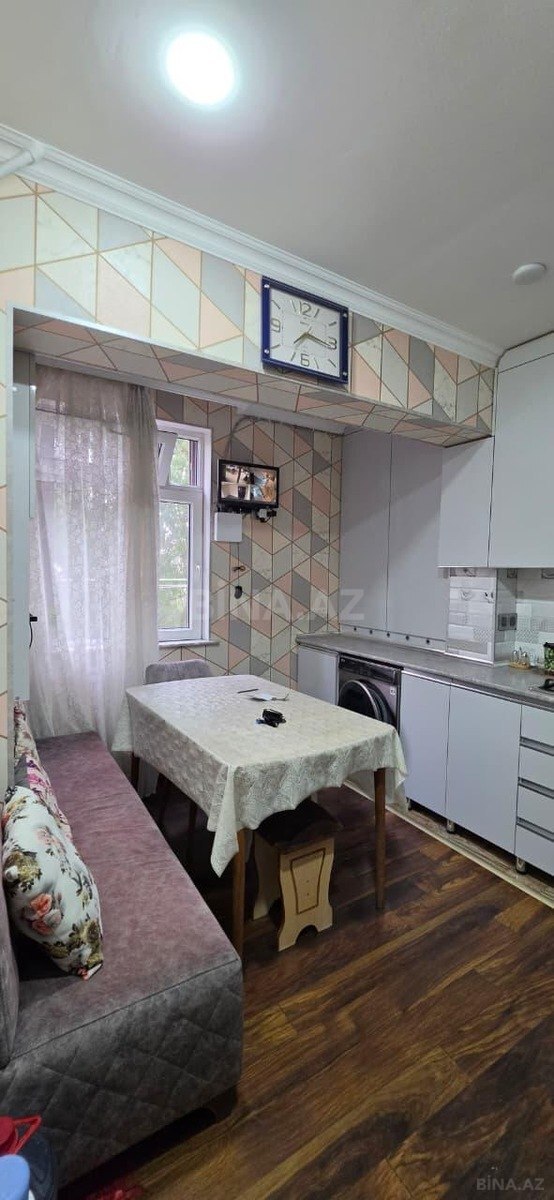 4 otaqlı Köhnə tikili, Bakıxanov q., Bakı