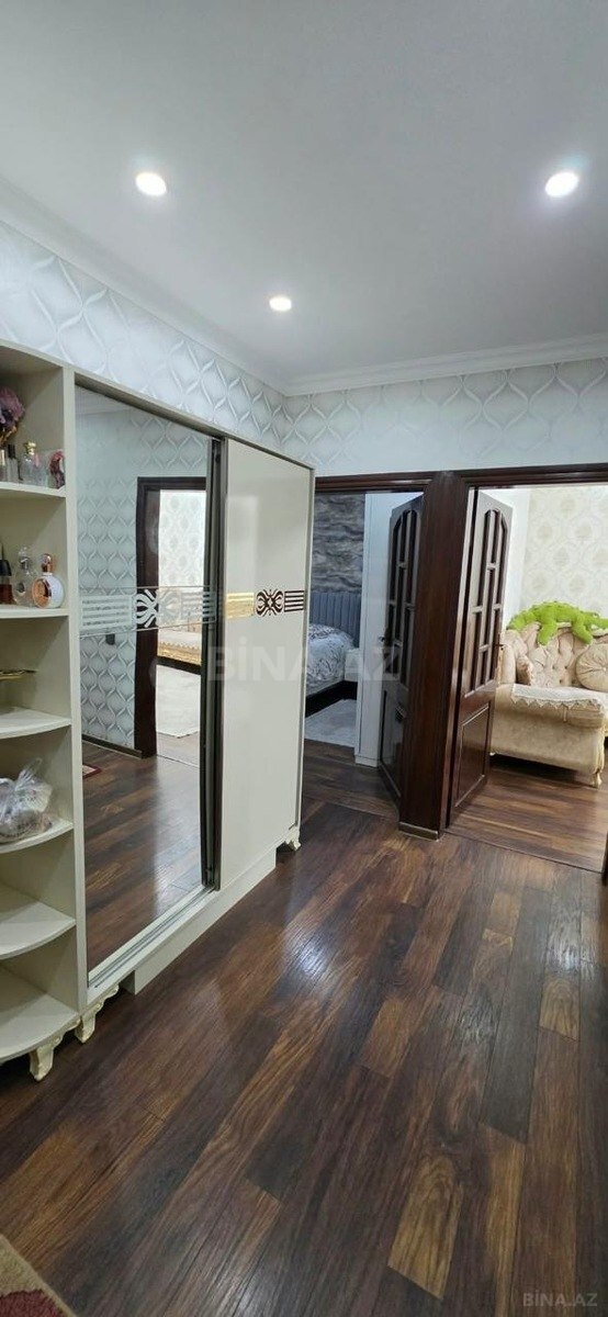 4 otaqlı Köhnə tikili, Bakıxanov q., Bakı