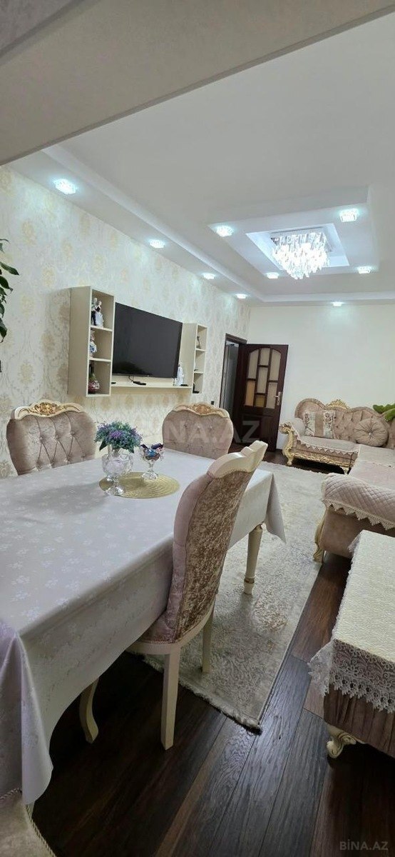 4 otaqlı Köhnə tikili, Bakıxanov q., Bakı