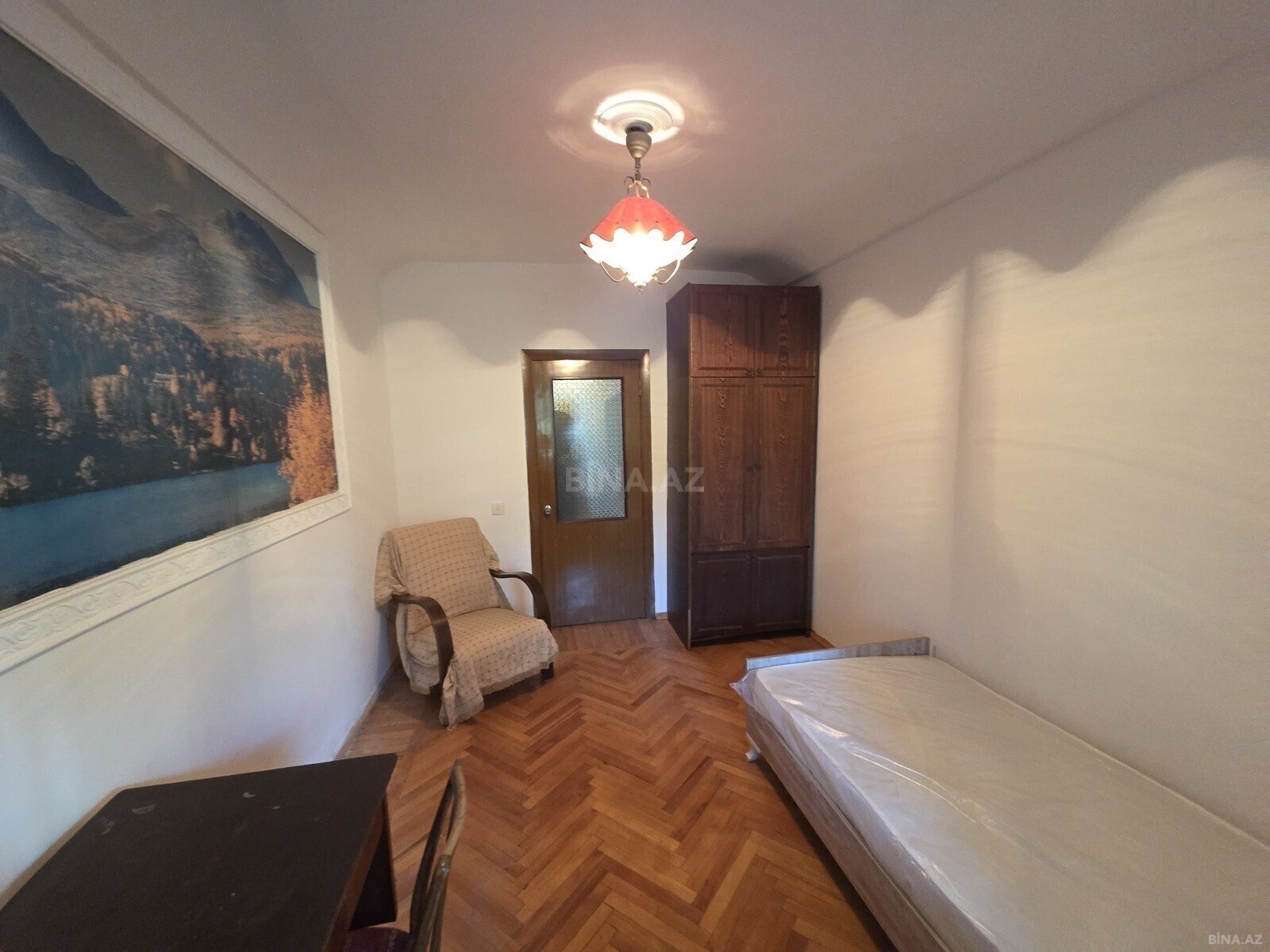 4 otaqlı Köhnə tikili, Elmlər Akademiyası m., Bakı