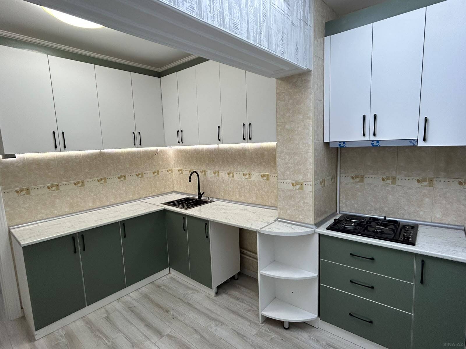 3 otaqlı Köhnə tikili, Həzi Aslanov m., Bakı
