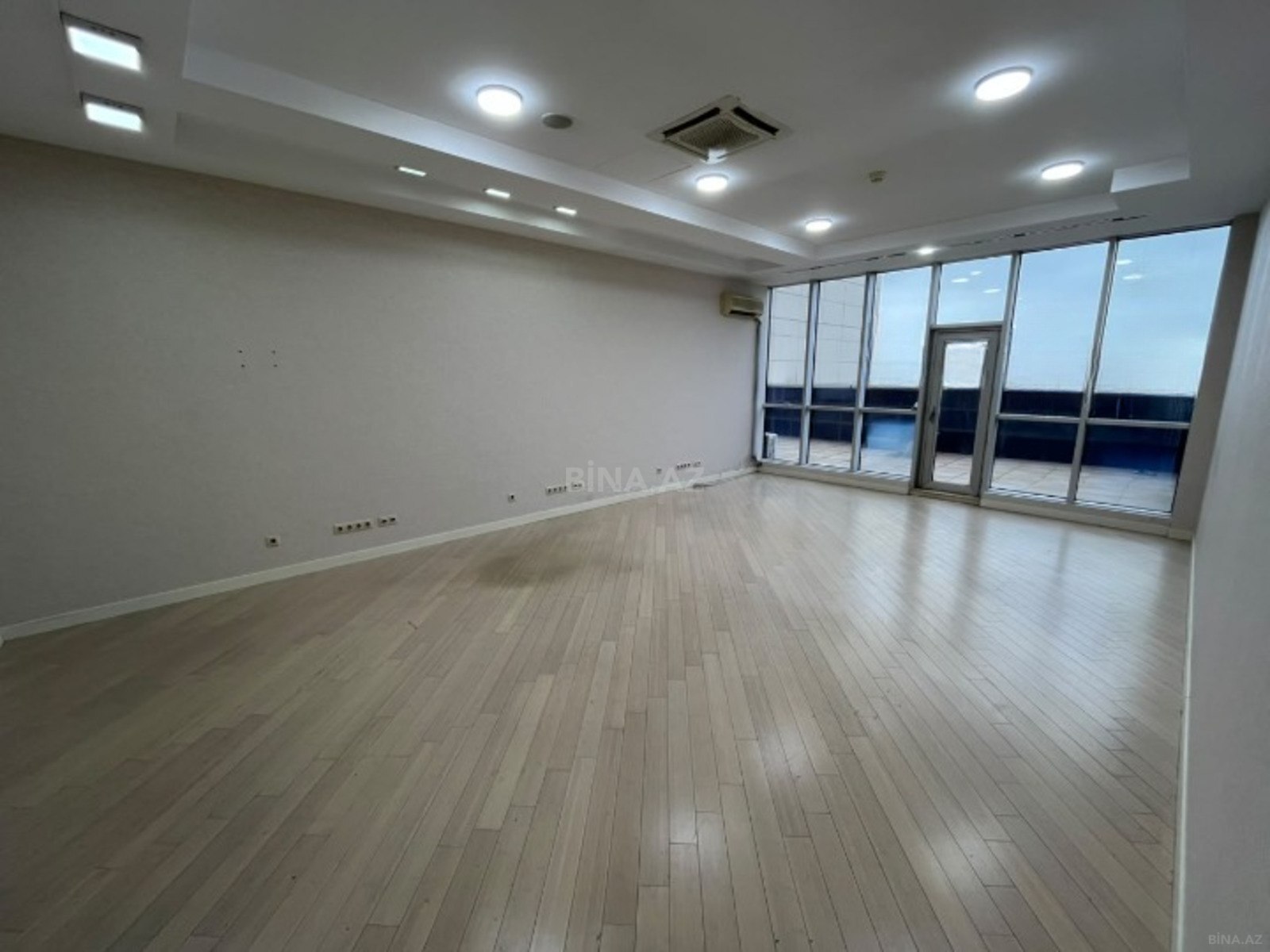 10 otaqlı Ofis, Bakmil m., Bakı