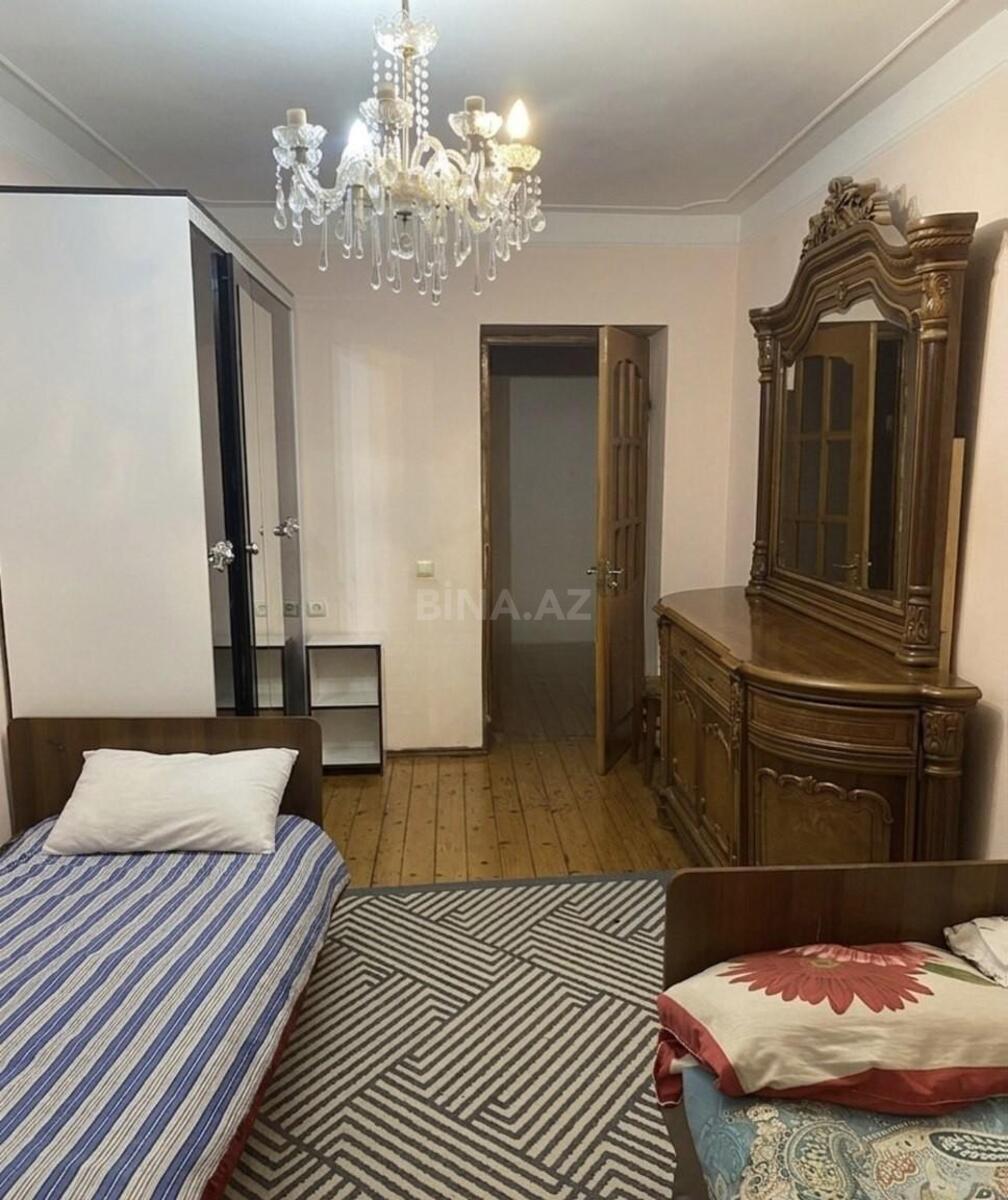 3 otaqlı Köhnə tikili, Qara Qarayev m., Bakı