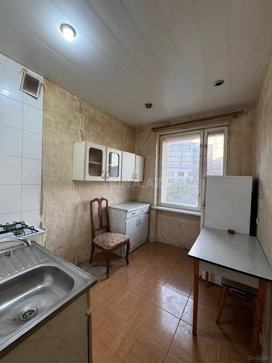 2 otaqlı Köhnə tikili, Elmlər Akademiyası m., Bakı