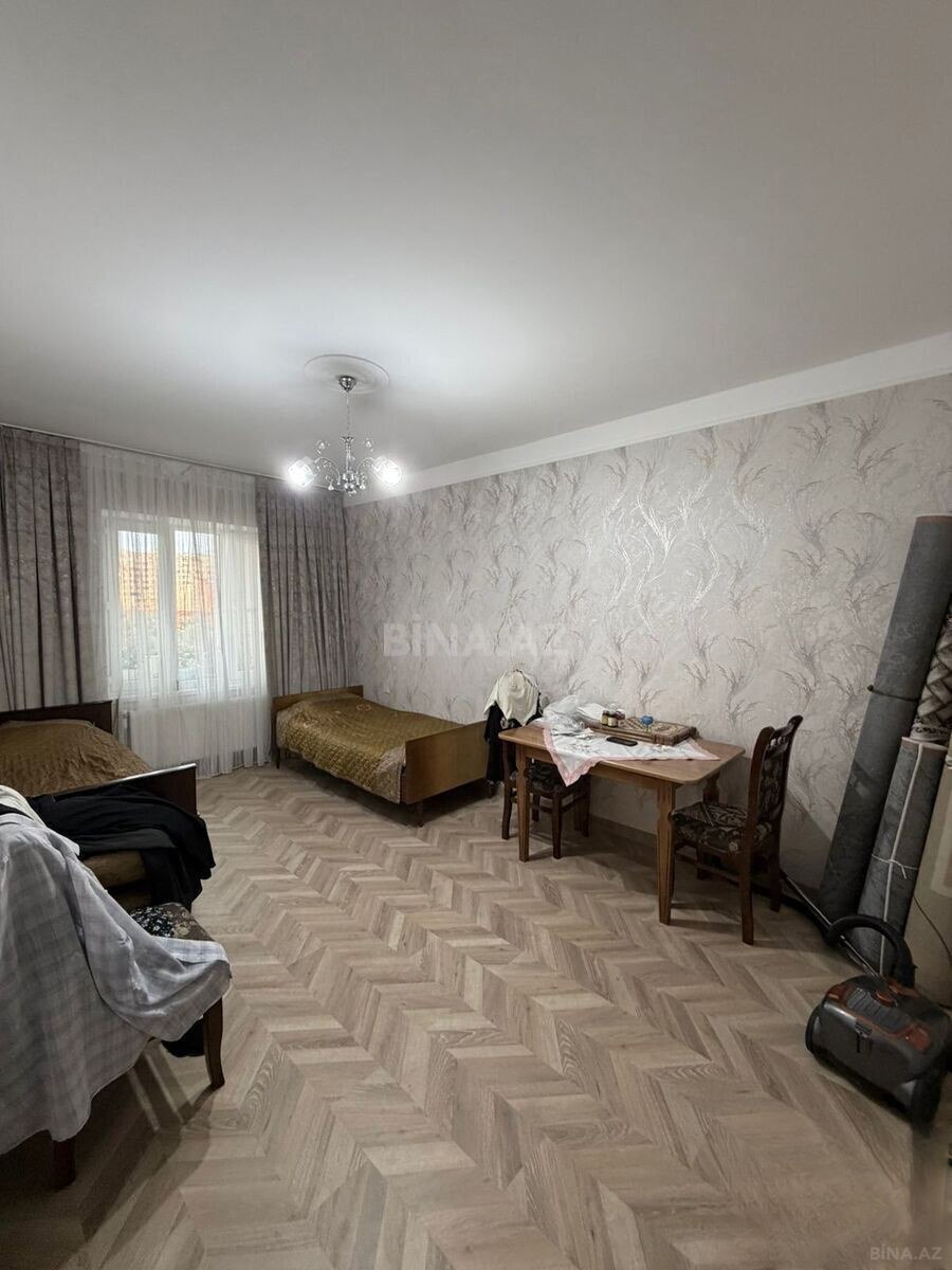 4 otaqlı Köhnə tikili, Neftçilər m., Bakı
