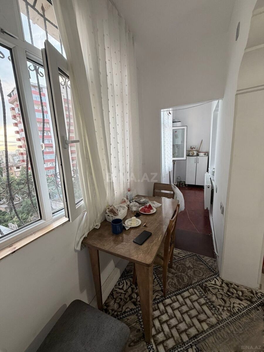 4 otaqlı Köhnə tikili, Neftçilər m., Bakı