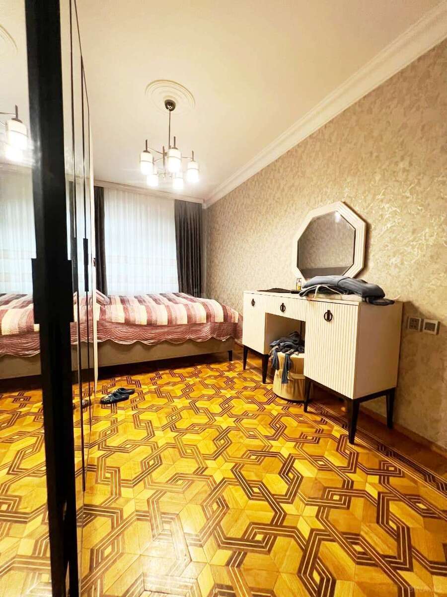 4 otaqlı Köhnə tikili, Azadlıq Prospekti m., Bakı