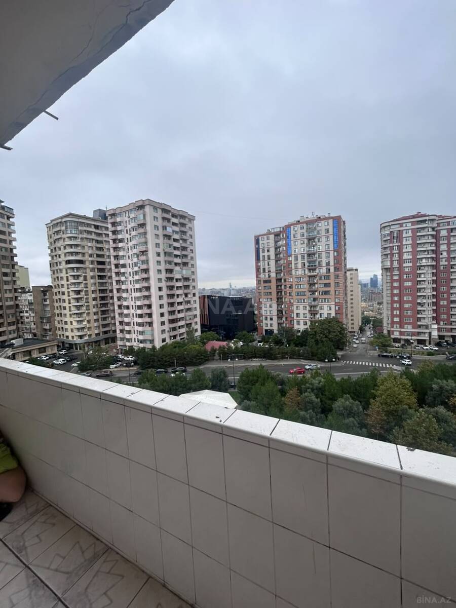3 otaqlı Köhnə tikili, Elmlər Akademiyası m., Bakı