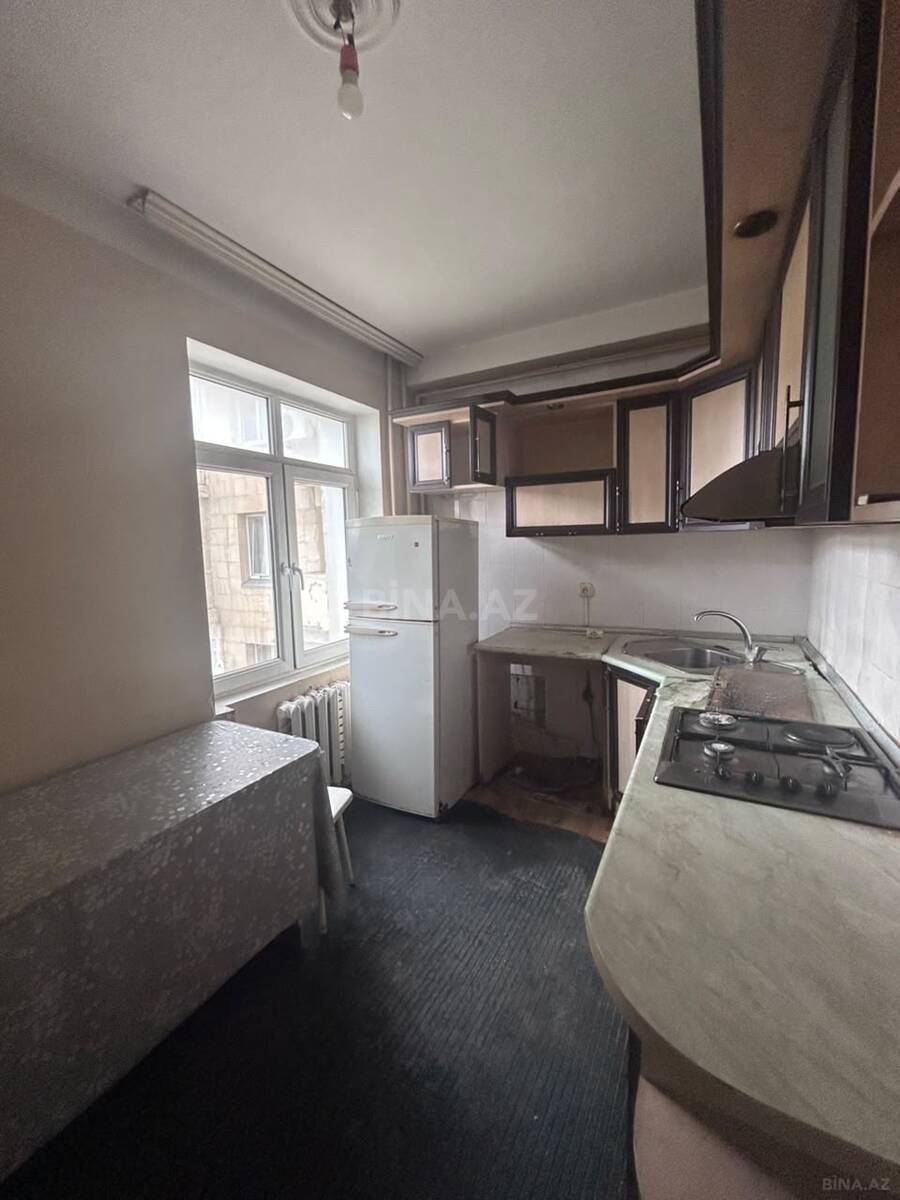 3 otaqlı Köhnə tikili, Elmlər Akademiyası m., Bakı