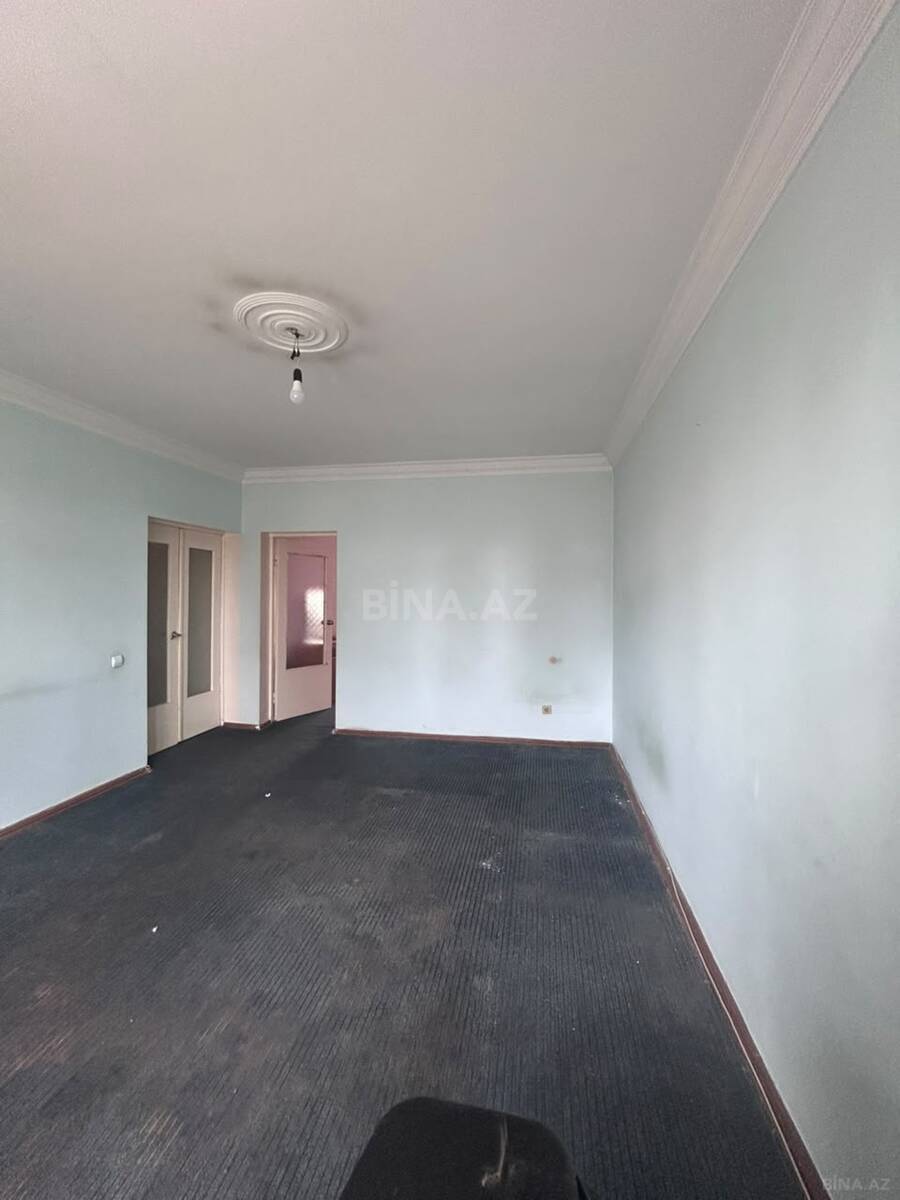 3 otaqlı Köhnə tikili, Elmlər Akademiyası m., Bakı