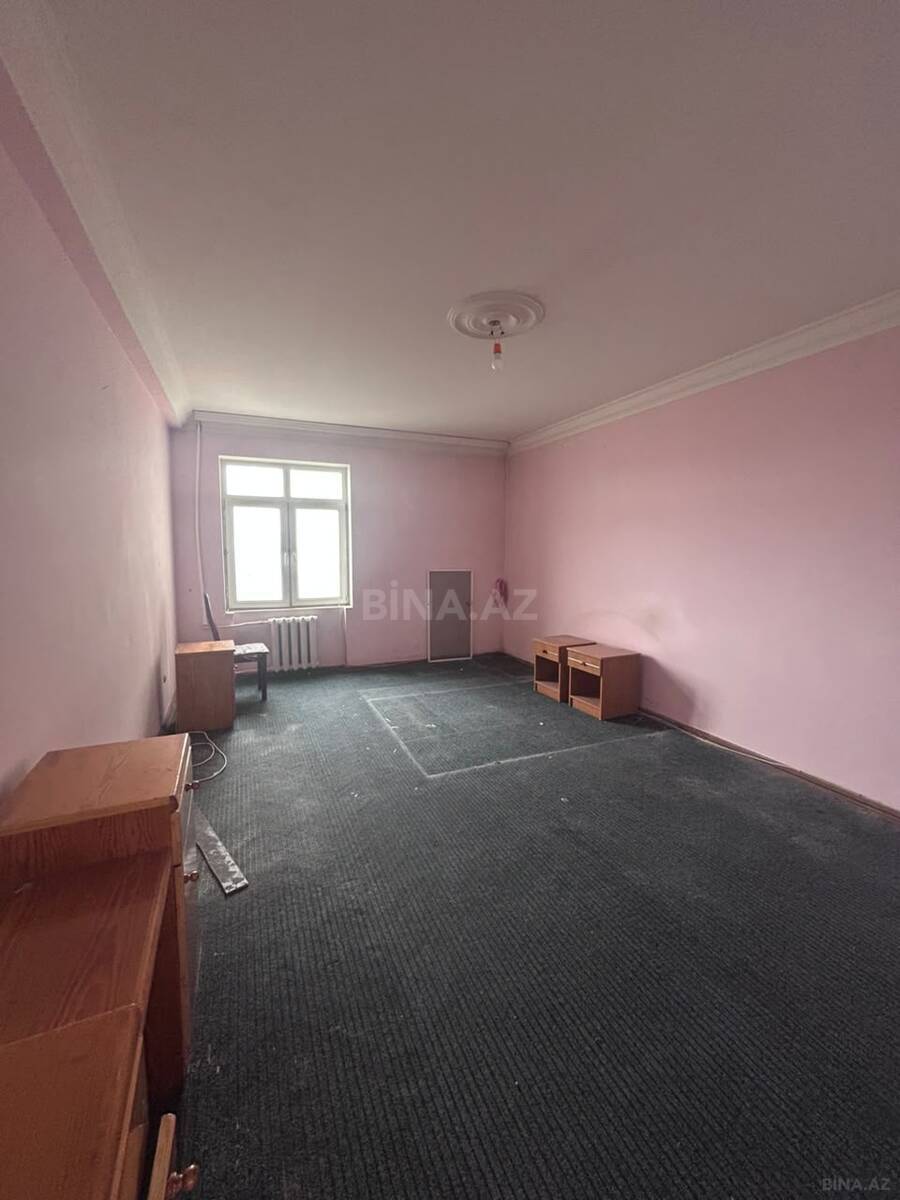3 otaqlı Köhnə tikili, Elmlər Akademiyası m., Bakı