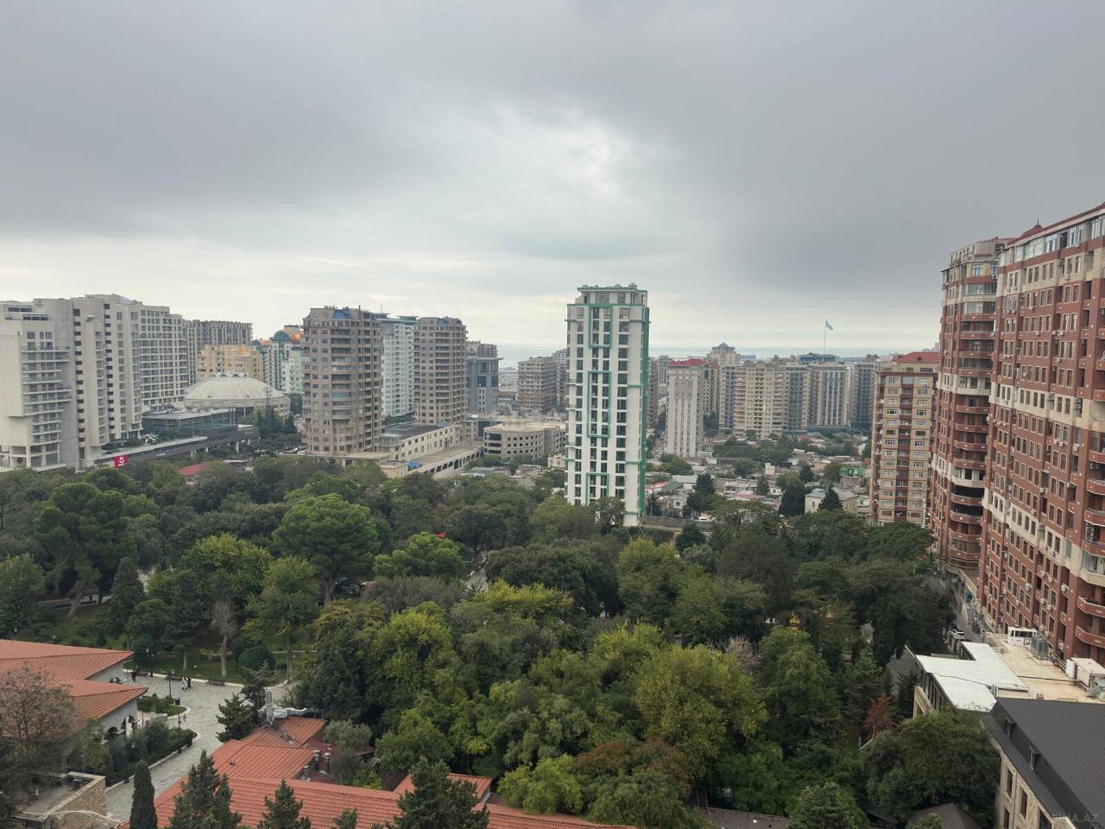 8 otaqlı Yeni tikili, Nizami m., Bakı