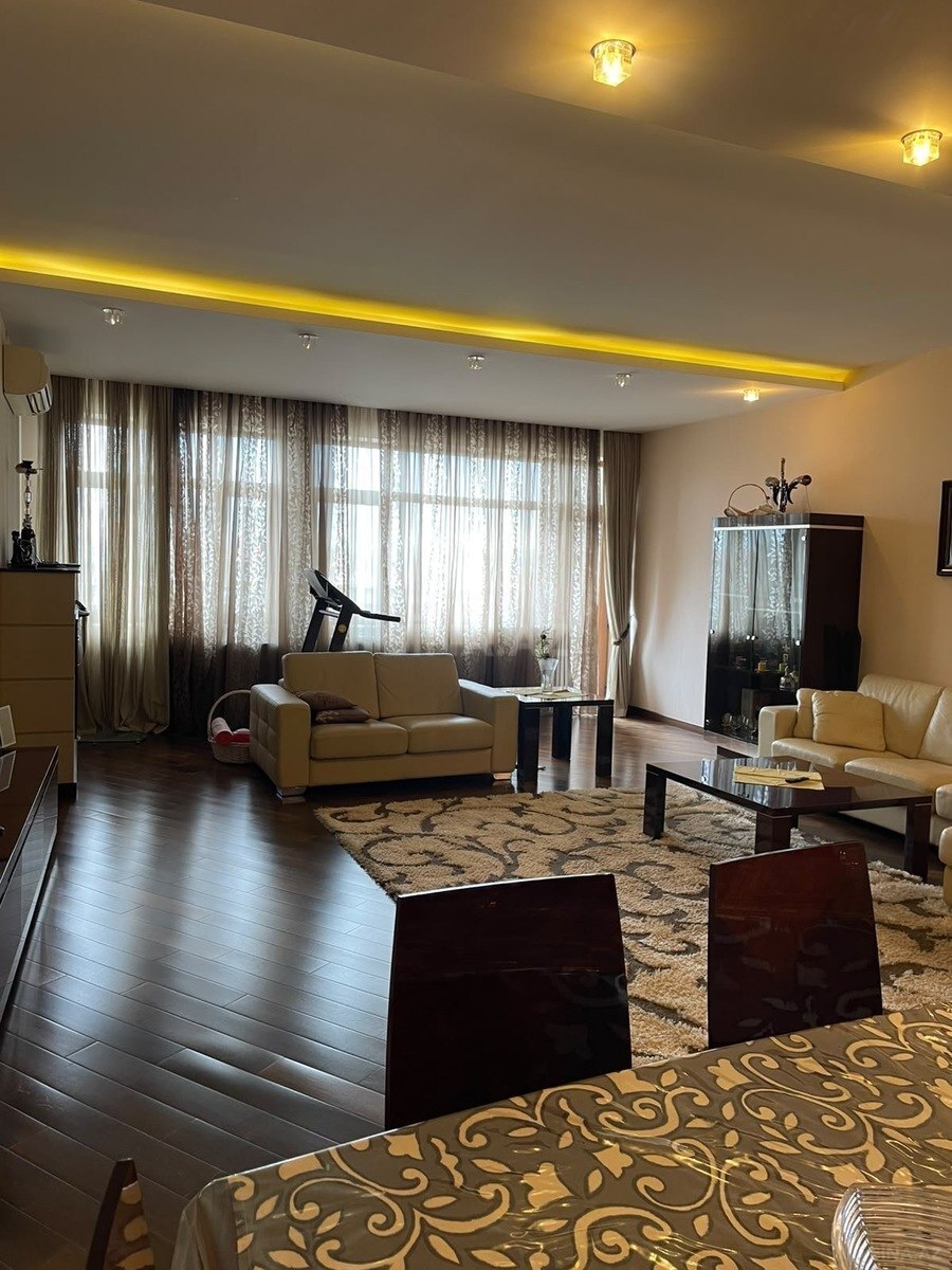 4 otaqlı Yeni tikili, Elmlər Akademiyası m., Bakı