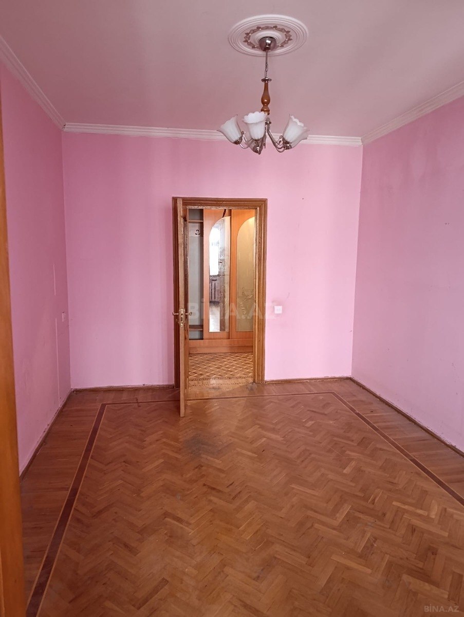 3 otaqlı Köhnə tikili, Memar Əcəmi m., Bakı
