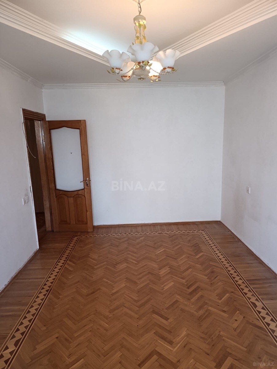 3 otaqlı Köhnə tikili, Memar Əcəmi m., Bakı