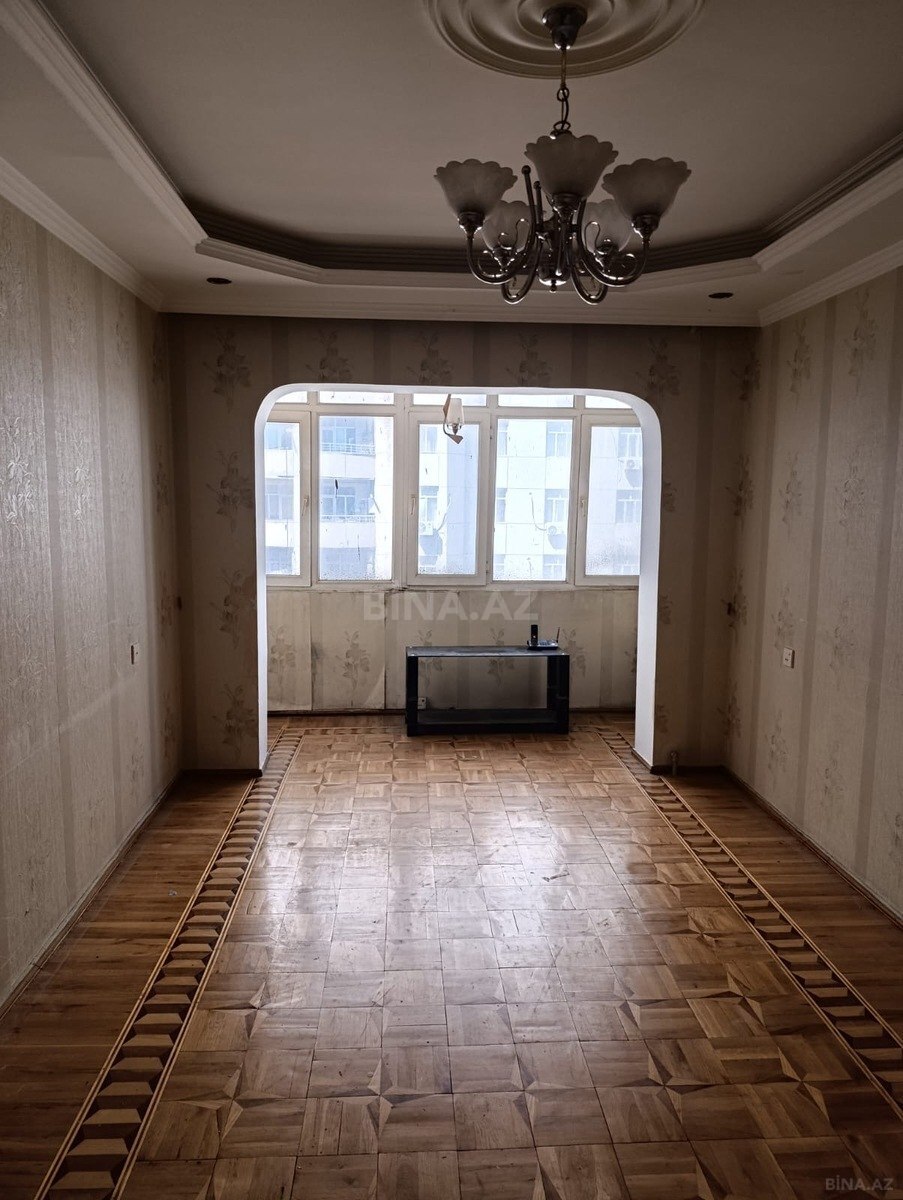 3 otaqlı Köhnə tikili, Memar Əcəmi m., Bakı