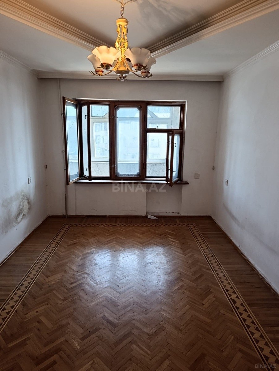 3 otaqlı Köhnə tikili, Memar Əcəmi m., Bakı