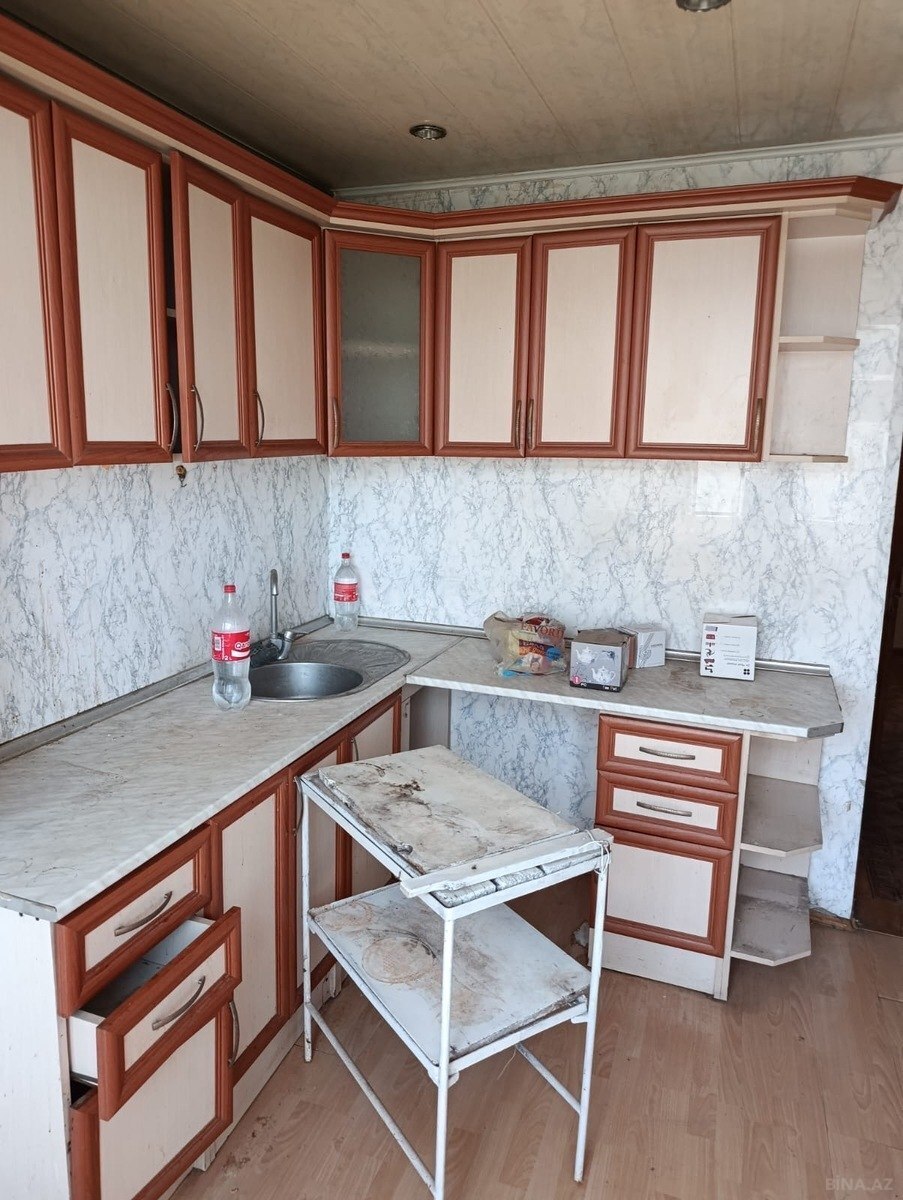 3 otaqlı Köhnə tikili, Memar Əcəmi m., Bakı