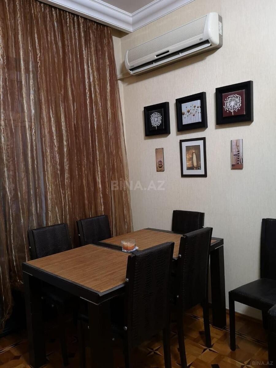 3 otaqlı Köhnə tikili, Şah İsmayıl Xətai m., Bakı