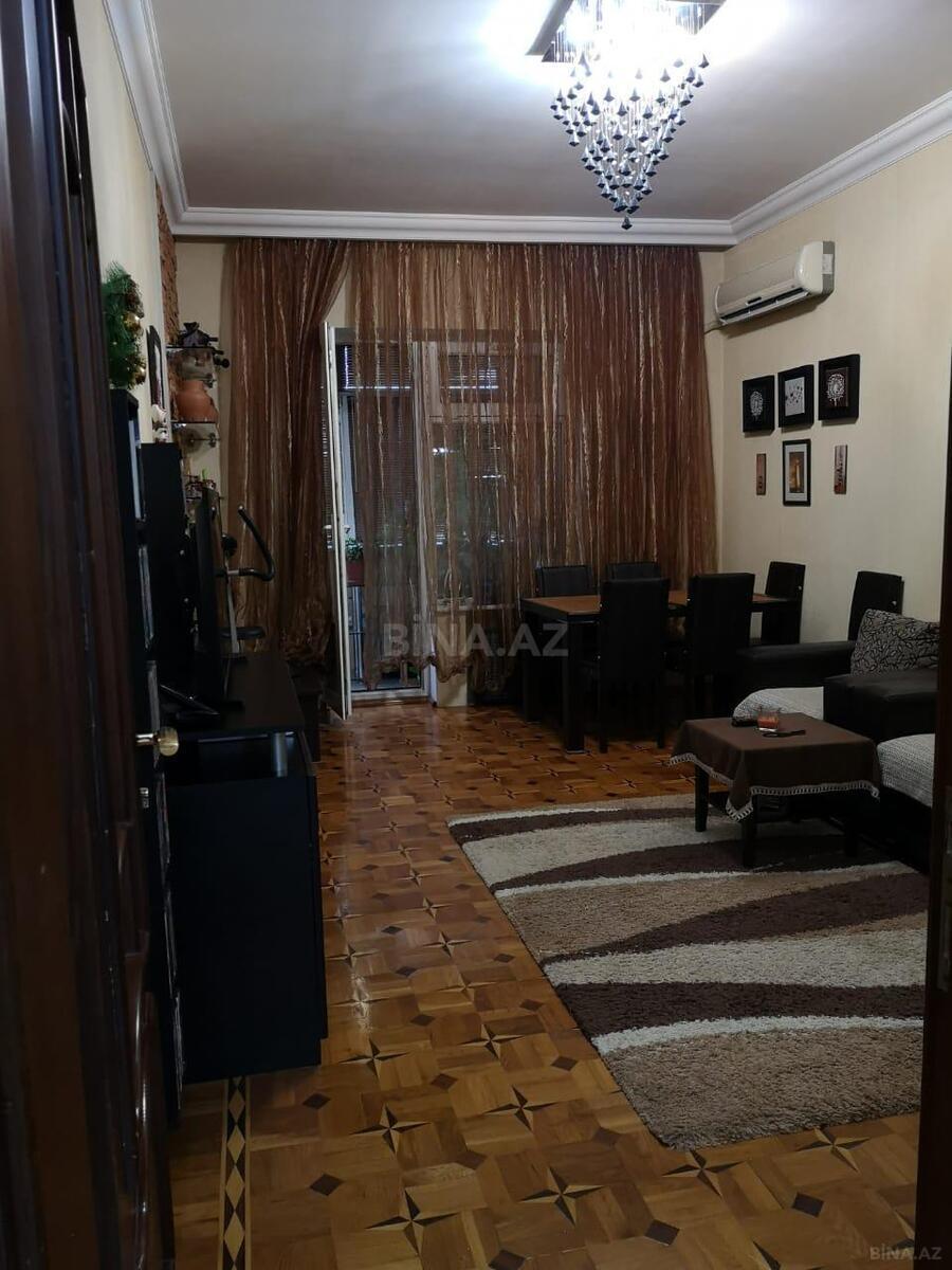 3 otaqlı Köhnə tikili, Şah İsmayıl Xətai m., Bakı