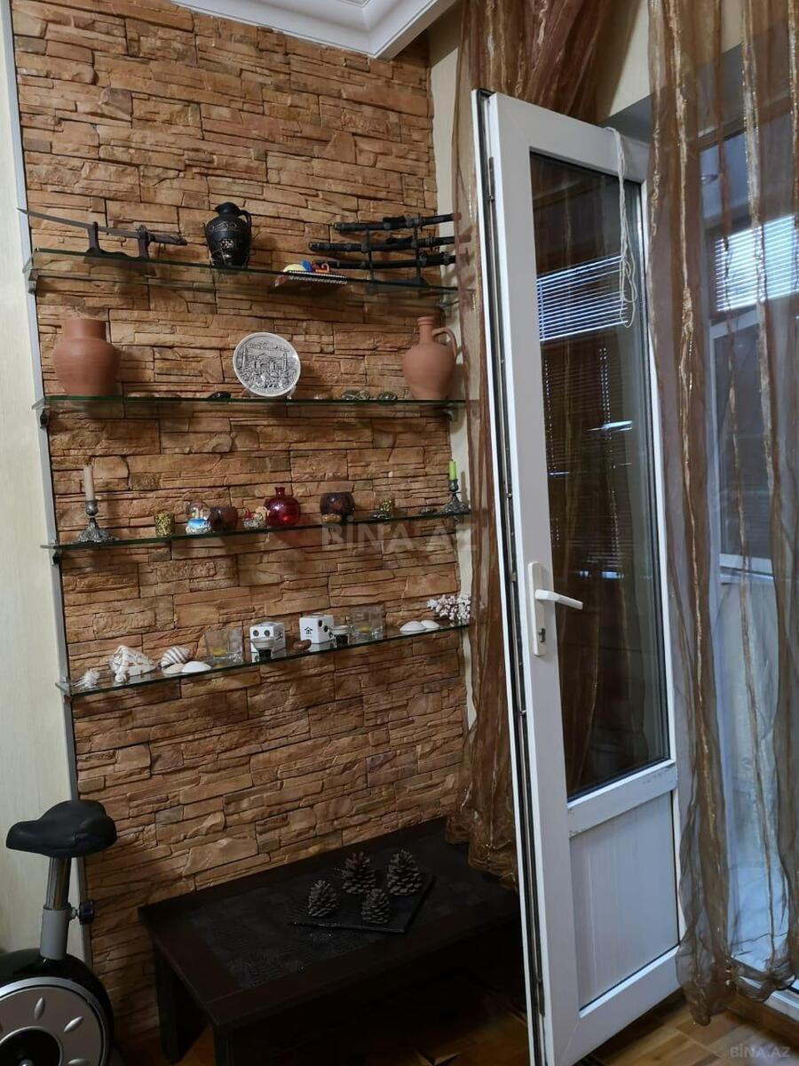 3 otaqlı Köhnə tikili, Şah İsmayıl Xətai m., Bakı