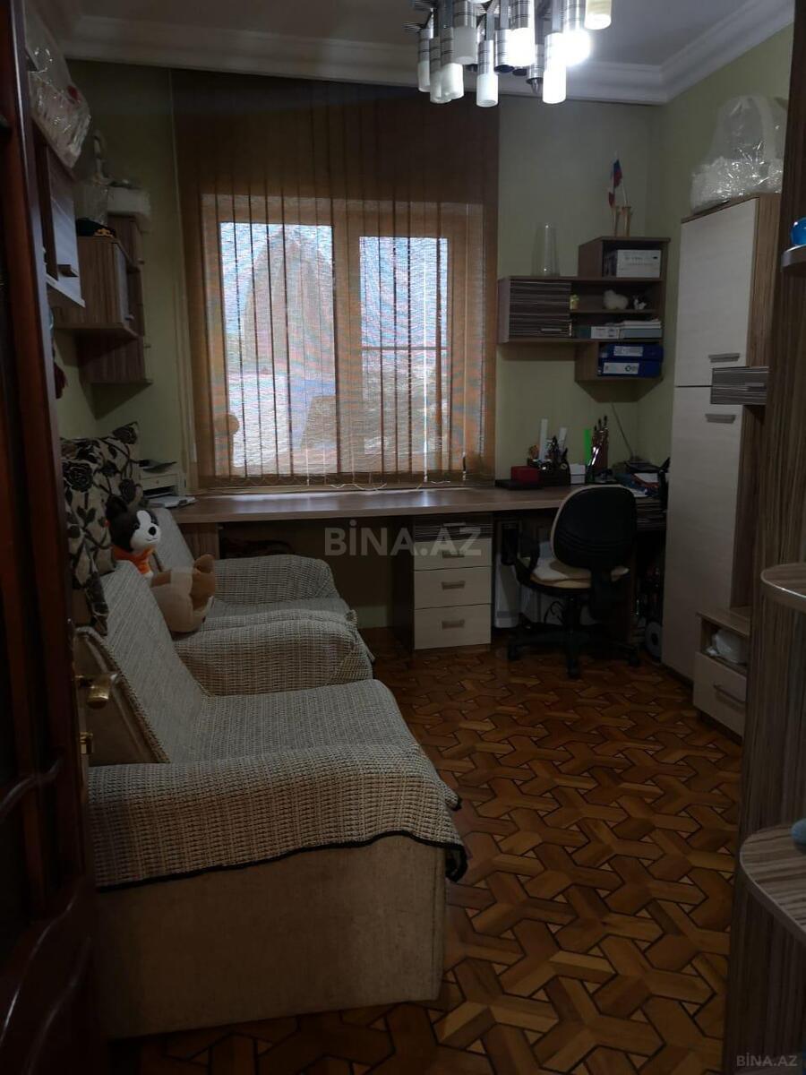3 otaqlı Köhnə tikili, Şah İsmayıl Xətai m., Bakı