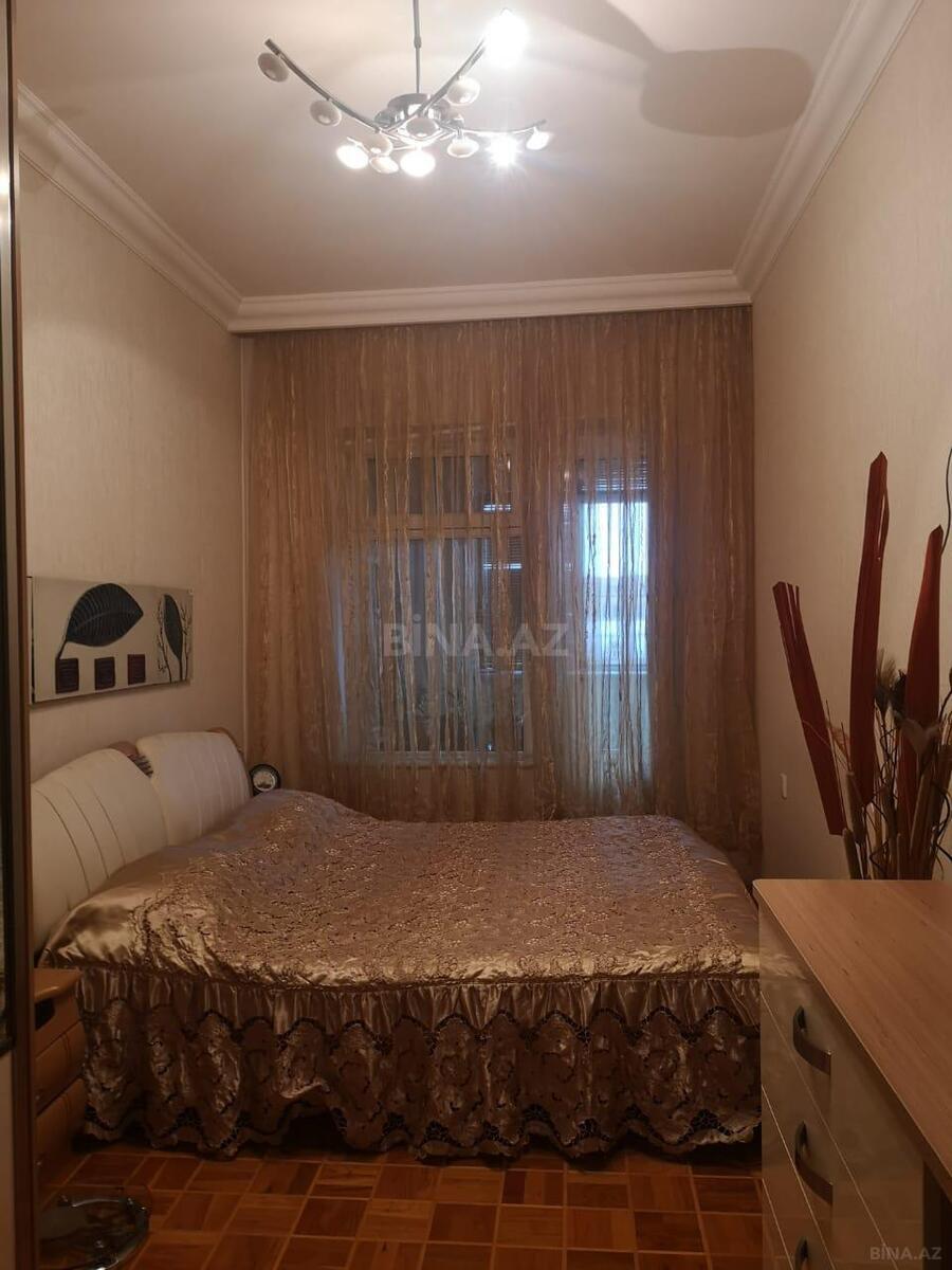3 otaqlı Köhnə tikili, Şah İsmayıl Xətai m., Bakı