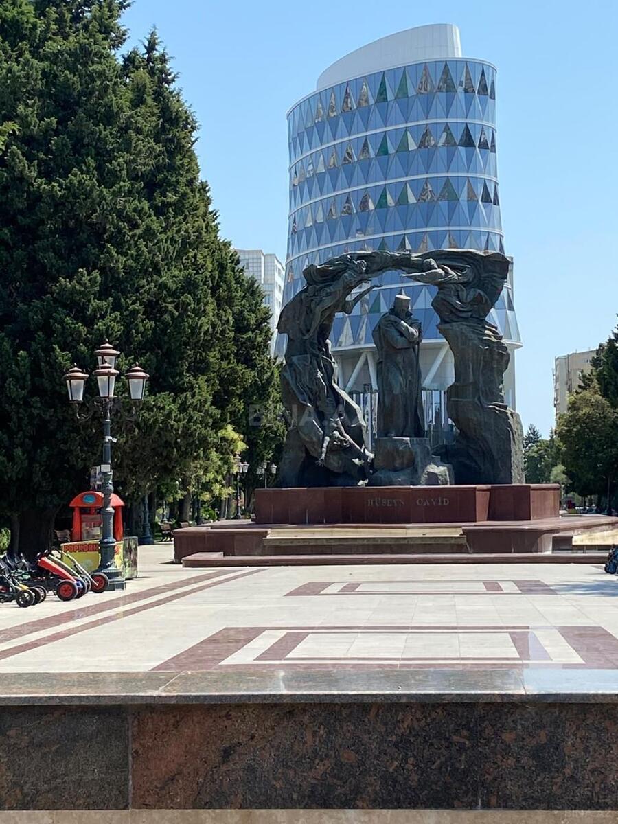 4 otaqlı Köhnə tikili, Elmlər Akademiyası m., Bakı