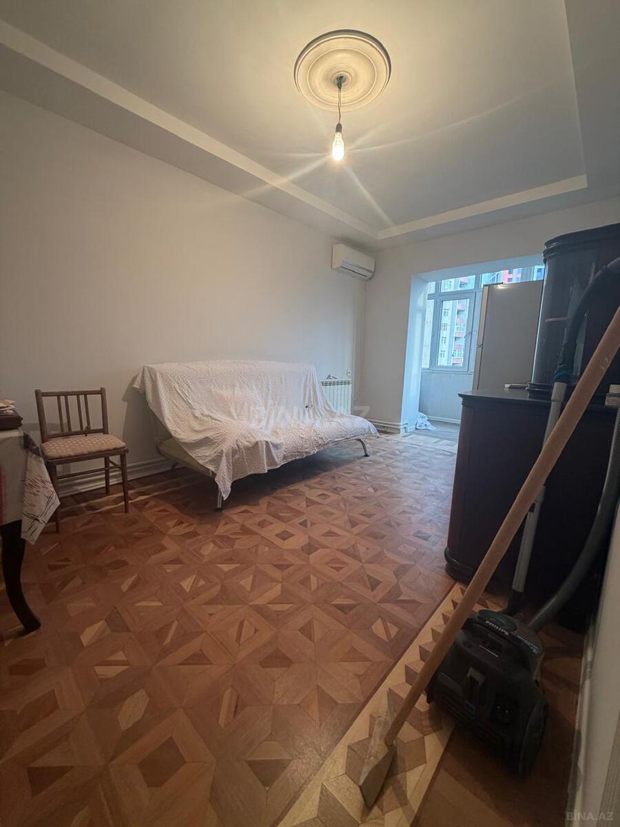 4 otaqlı Köhnə tikili, Elmlər Akademiyası m., Bakı
