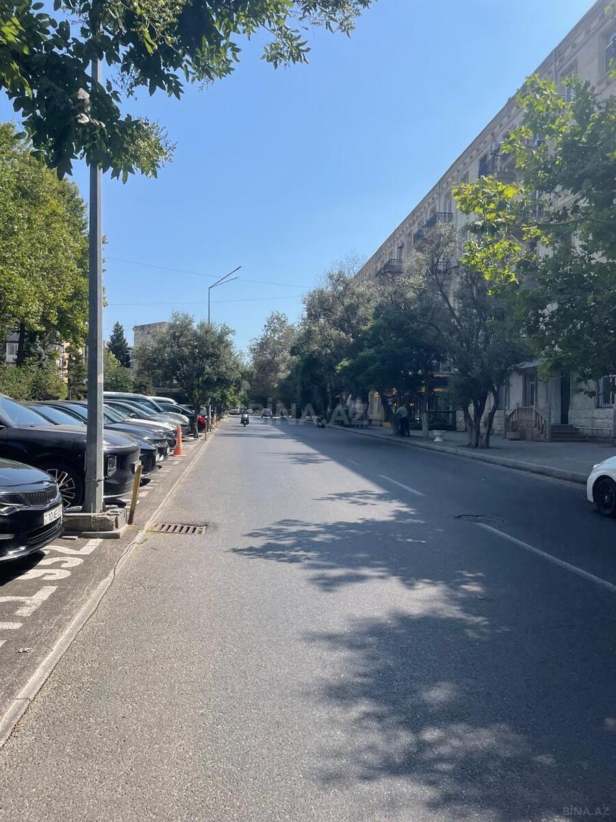 4 otaqlı Köhnə tikili, Elmlər Akademiyası m., Bakı