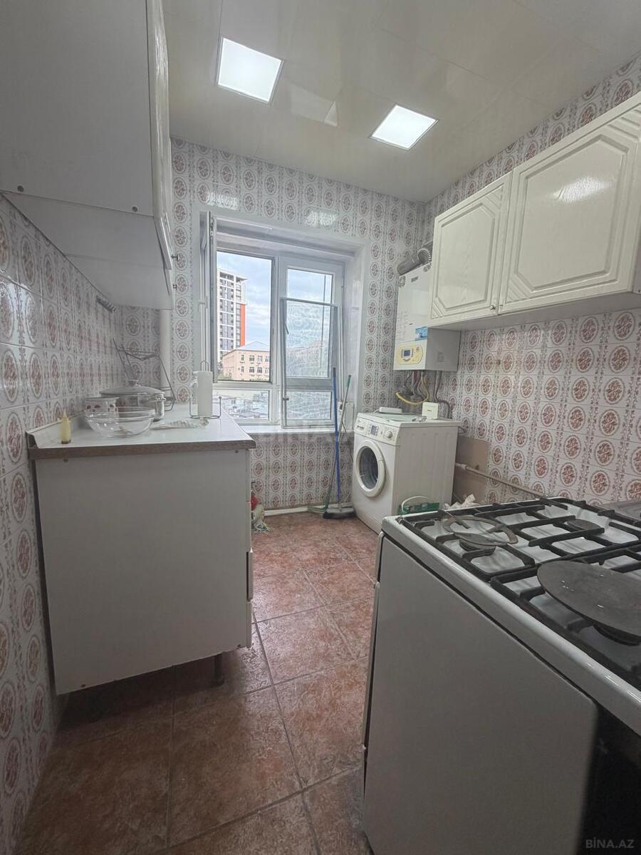 4 otaqlı Köhnə tikili, Elmlər Akademiyası m., Bakı