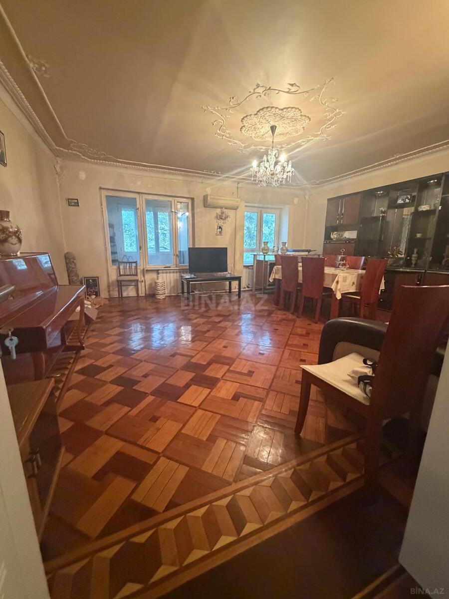 4 otaqlı Köhnə tikili, Elmlər Akademiyası m., Bakı