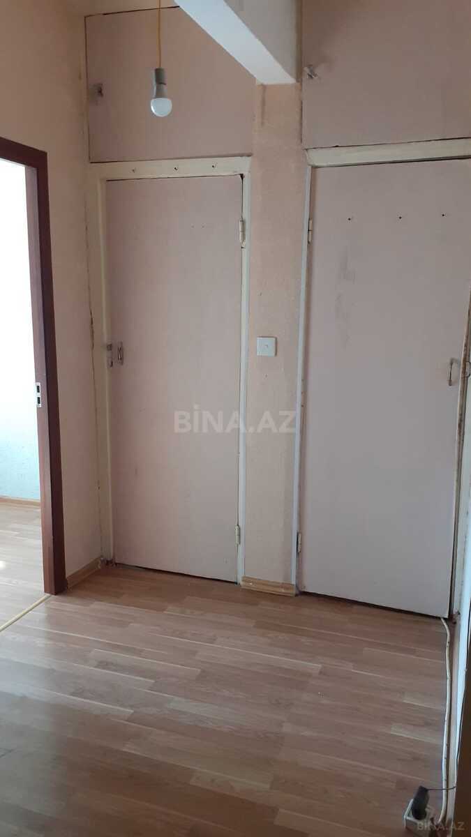 2 otaqlı Köhnə tikili, 8-ci mikrorayon q., Bakı