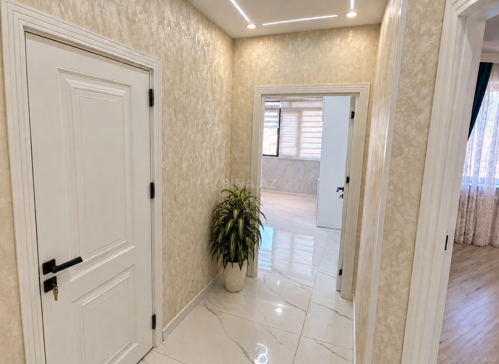 3 otaqlı Köhnə tikili, Xalqlar Dostluğu m., Bakı
