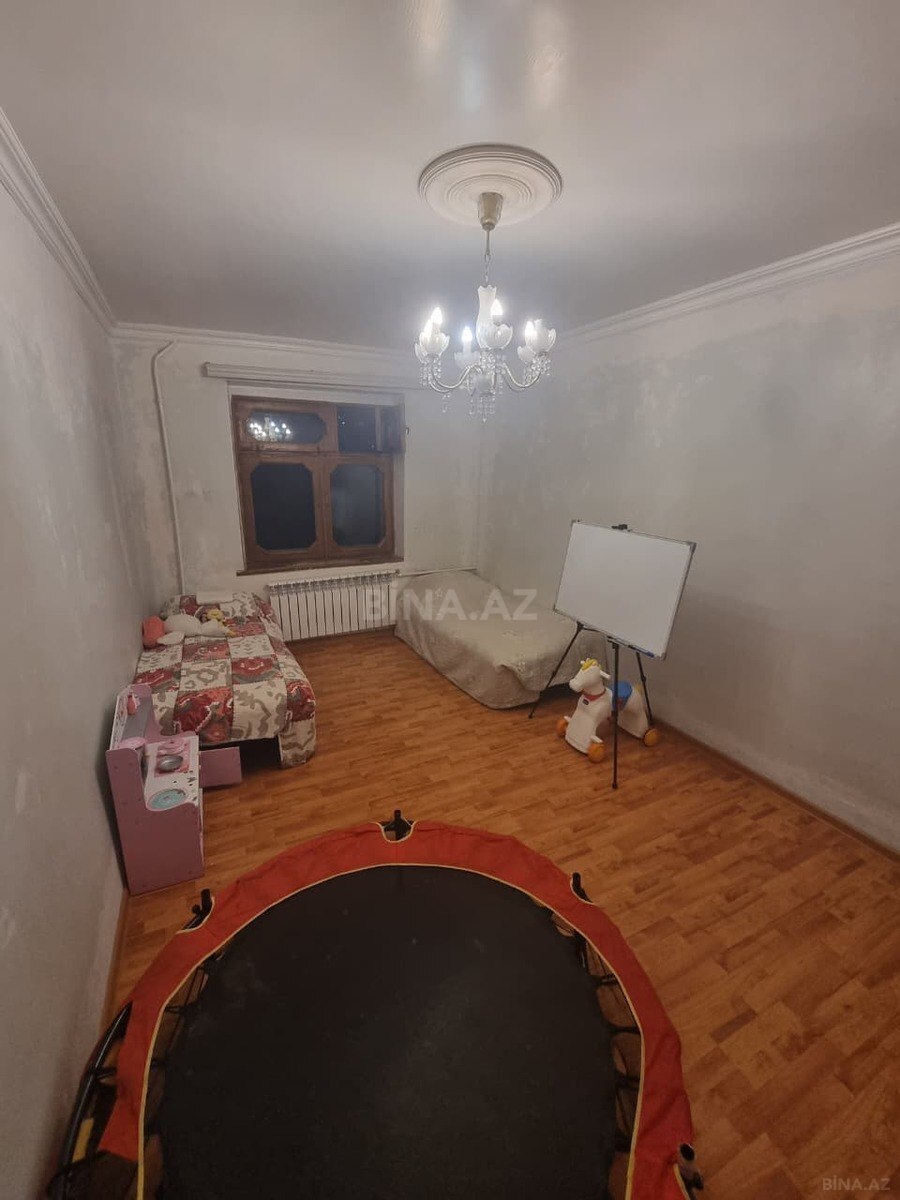 3 otaqlı Köhnə tikili, Elmlər Akademiyası m., Bakı
