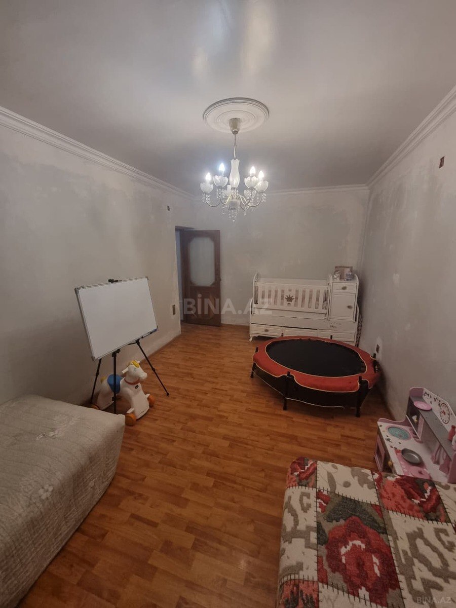 3 otaqlı Köhnə tikili, Elmlər Akademiyası m., Bakı