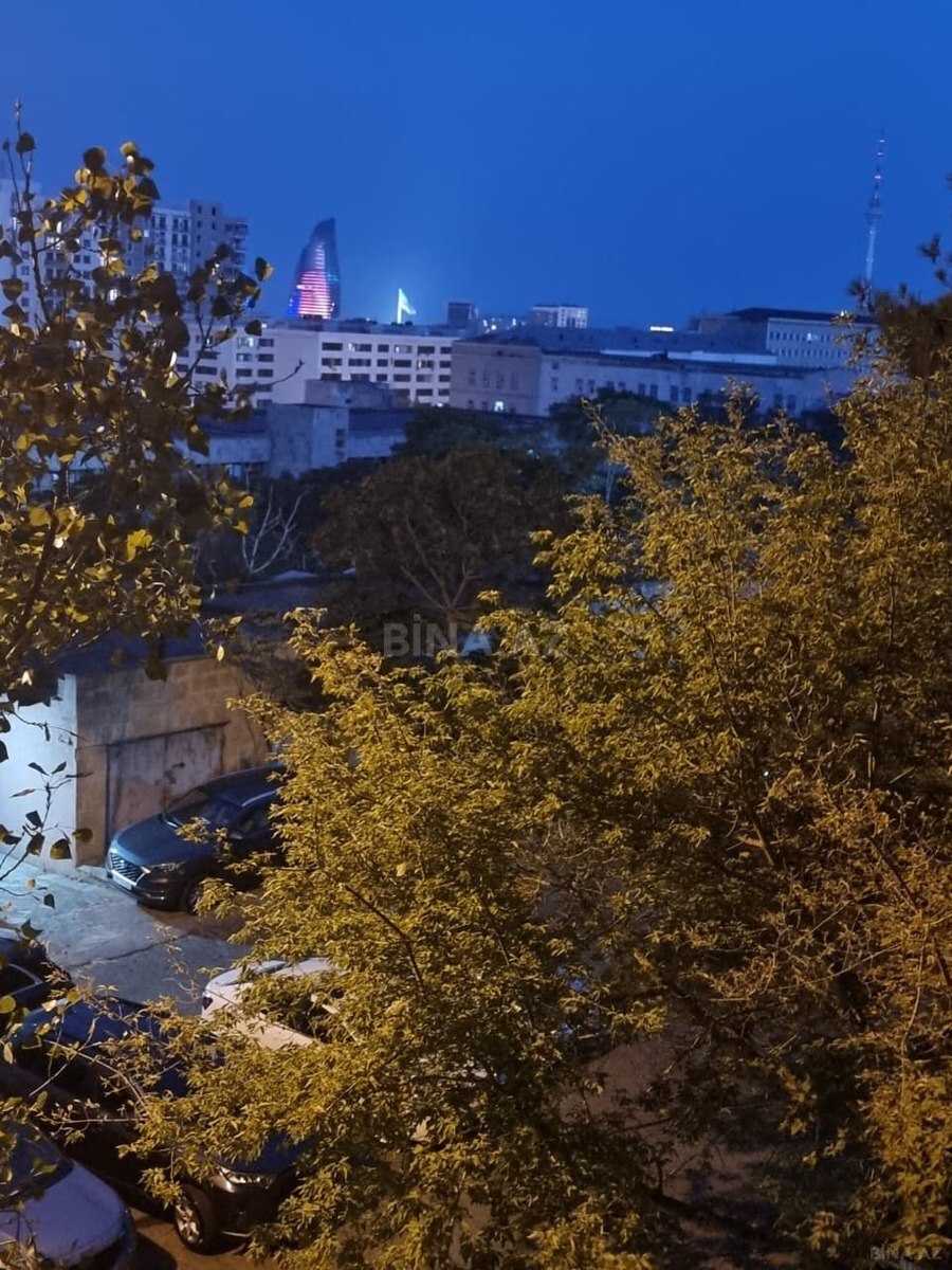 3 otaqlı Köhnə tikili, Elmlər Akademiyası m., Bakı