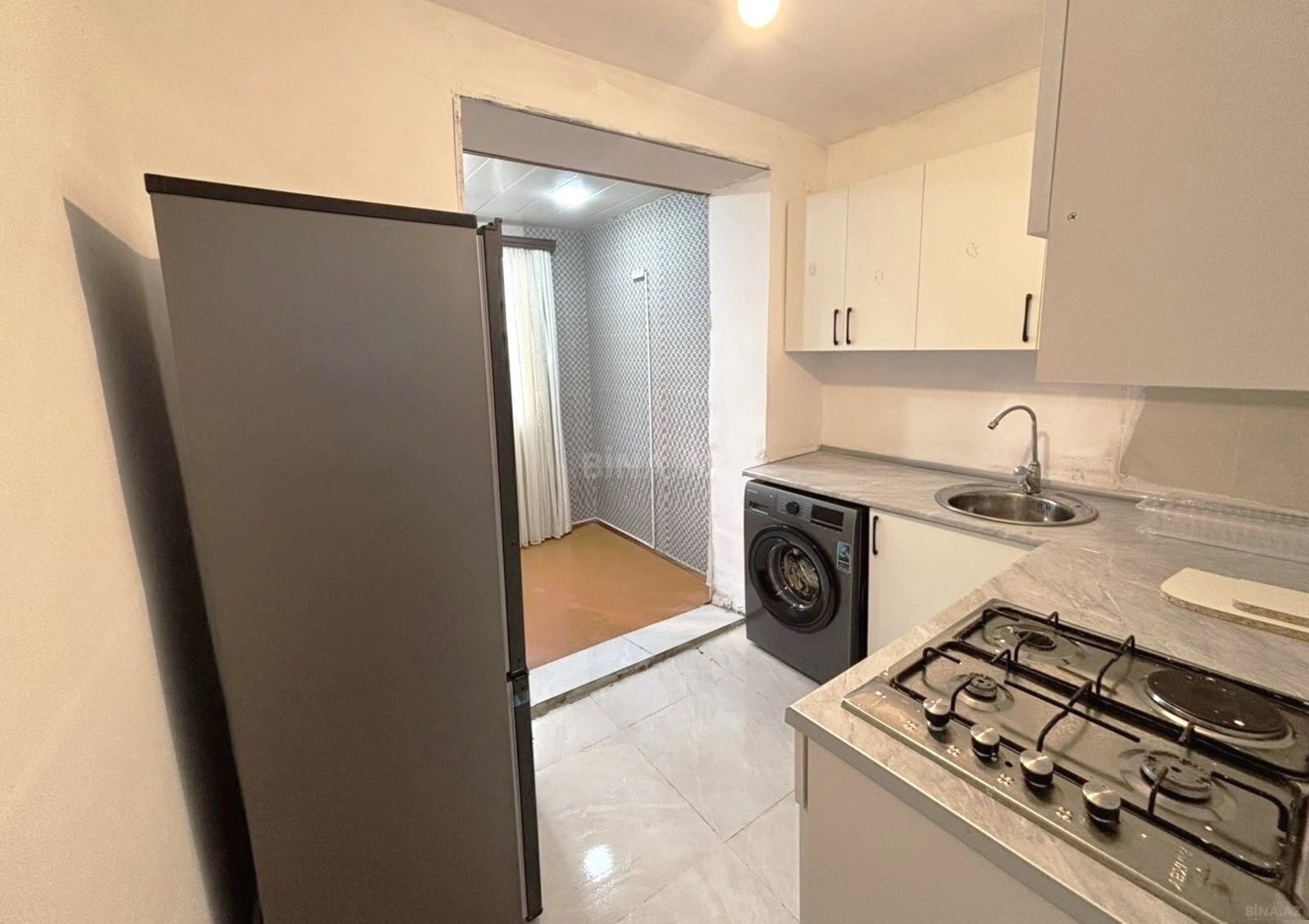 2 otaqlı Köhnə tikili, Elmlər Akademiyası m., Bakı