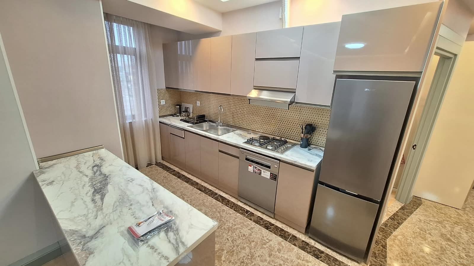 3 otaqlı Yeni tikili, Şah İsmayıl Xətai m., Bakı