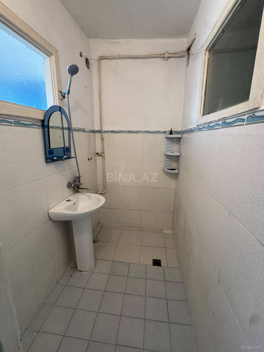 3 otaqlı Köhnə tikili, Bakıxanov q., Bakı
