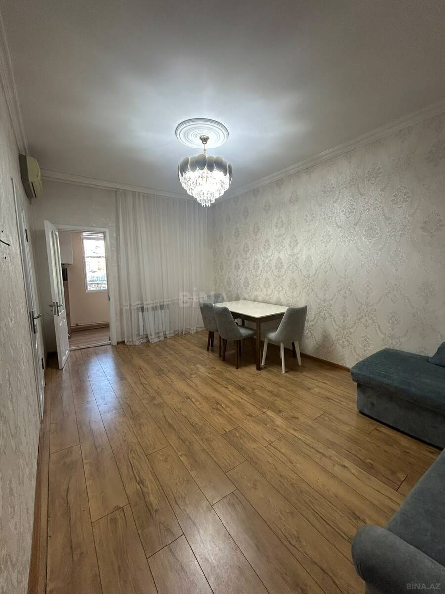 3 otaqlı Köhnə tikili, Memar Əcəmi m., Bakı