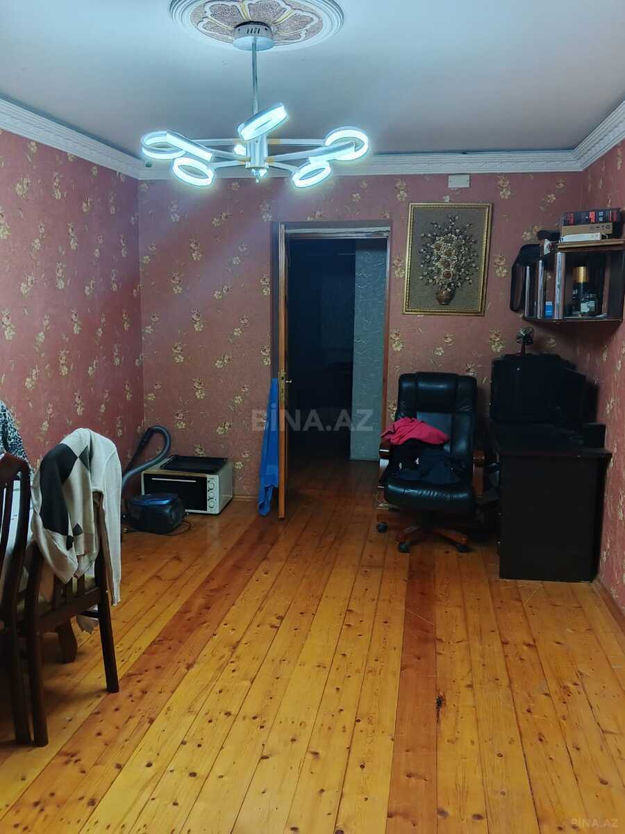 4 otaqlı Köhnə tikili, Neftçilər m., Bakı